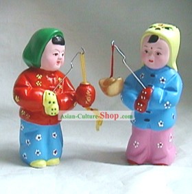 Mão de Pequim fez lodo Figurine-Boys batendo o tambor para Remind The Time at Night