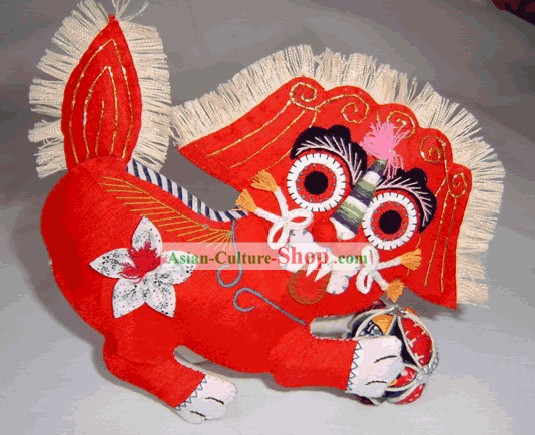China Hand Made Cloth Craft-Lion Playing the Ball