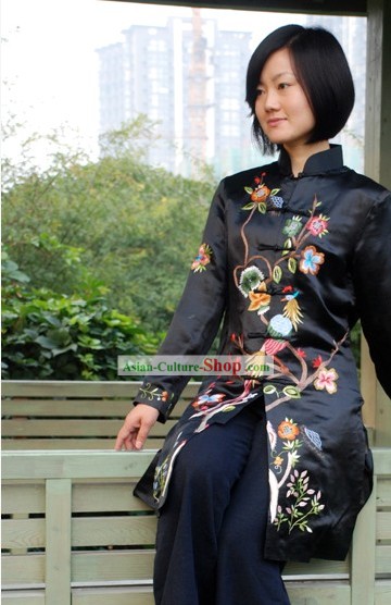 여성 중국어 번체와 수제 자수 조류와 꽃의 긴 실크 외투