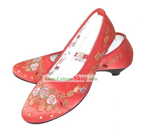 中国の伝統手作りの刺繍サテンの靴（ザクロの花、赤）