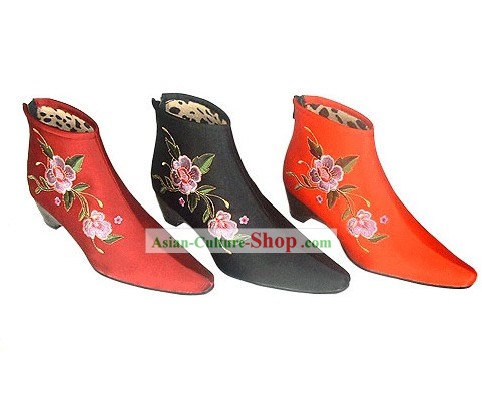 Chinese Traditional Handmade and Embroidered Cuban Heel Cotton Boots