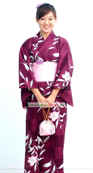 Tradicional floreado color morado bolso kimono japonés y Set Geta completa