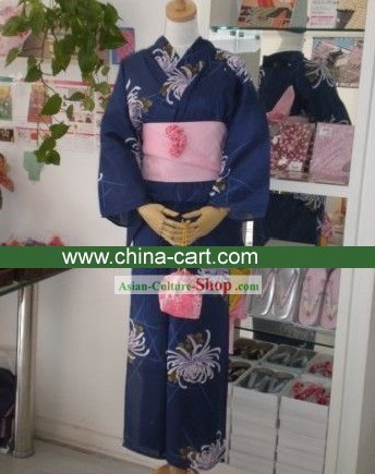 Traditional Blue Chrysanthemum Japanese Kimono Handbag and Geta Full Set