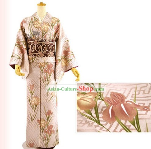 일본의 전통 핑크 릴리의 기모노와 벨트 풀 세트