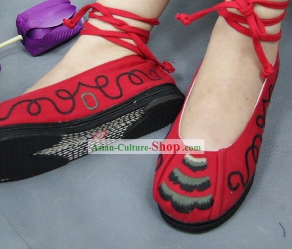 Chinese Traditional Embroidered Dancing Shoes