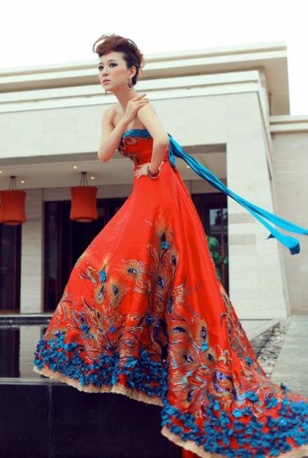 Chinoise de la soie rouge classique Pivoine Costume Ensemble complet