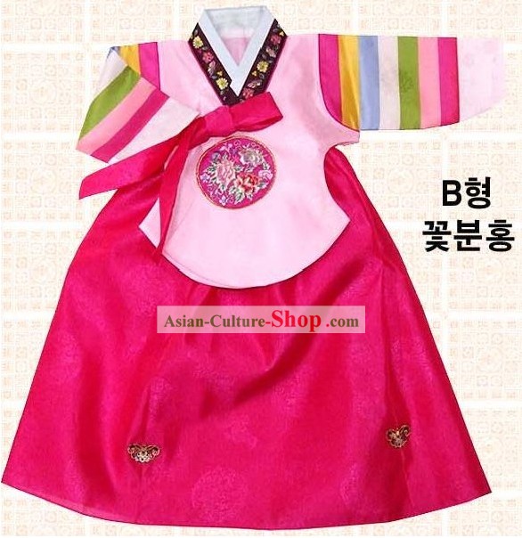 Traditionnel hanbok coréen anniversaire pour les enfants