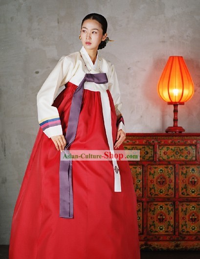 전통적인 여성 한국어 한복 세트