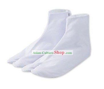 Tradicionales calcetines blancos japoneses