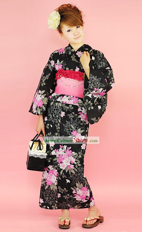 女性のための日本の浴衣の着物ドレスと下駄サンダルコンプリートセット