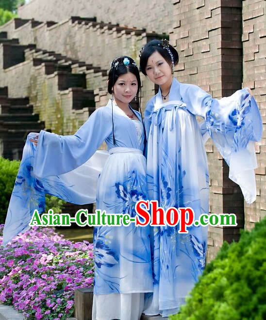 Two Ways of Wearing Hanfu Clothing for Women
