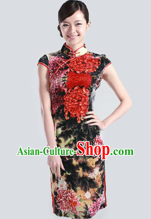 Traditional Chinese Silk Chrysanthemum Qipao for Women