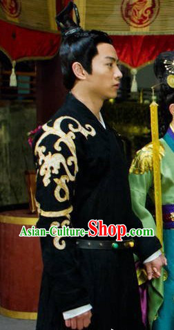 Black Ancient Chinese Embroidery Hanfu Robe for Men