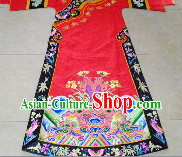 Traditional Chinese Red Embroidery Wedding Robe for Brides