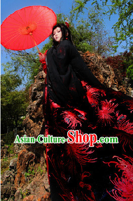 Ancient Chinese Empress Cosplay Long Tail Costumes and Red Umbrella Complete Set for Ladies