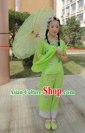 Traditional Chinese Classical Dancing Clothes and Umbrella
