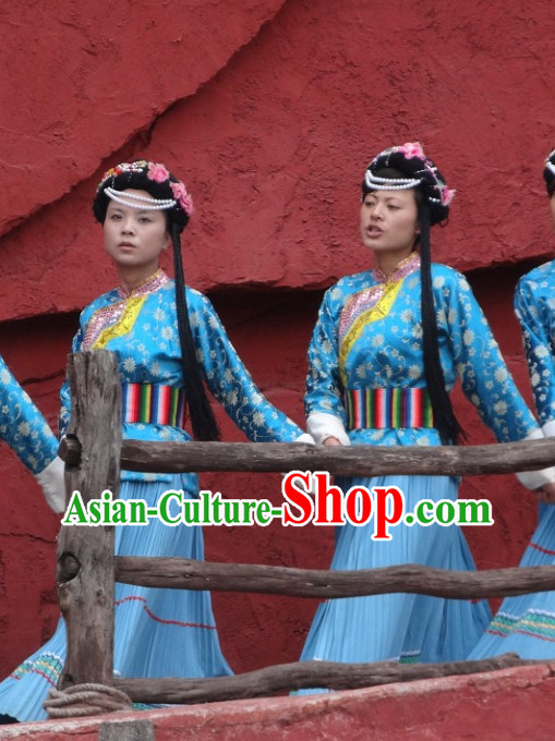China Yunnan Lijiang Minority Clothes and Headwear for Women