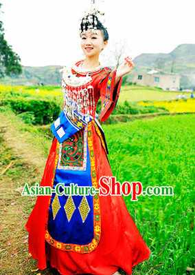 China Miao Minority Ethnic Garment and Miao Silver Accessories for Women