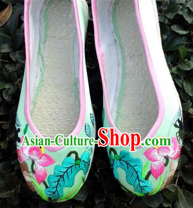 Chinese traditional handmade embroidered shoes embroidery shoes