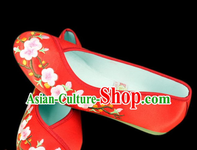 Traditional Chinese Embroidered Shoes
