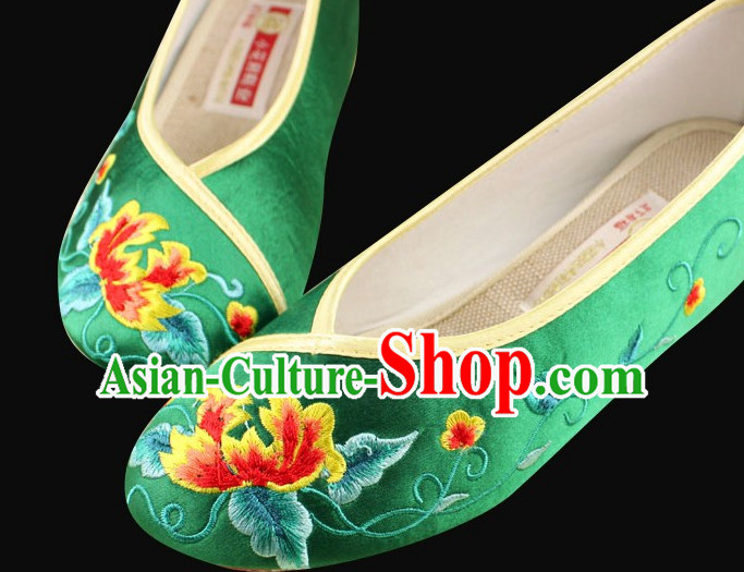 Traditional Chinese Fabric Embroidery Shoes
