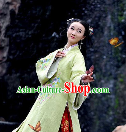 Chinese Classical Ming Dynasty Lady Clothes and Hair Accessories for Women