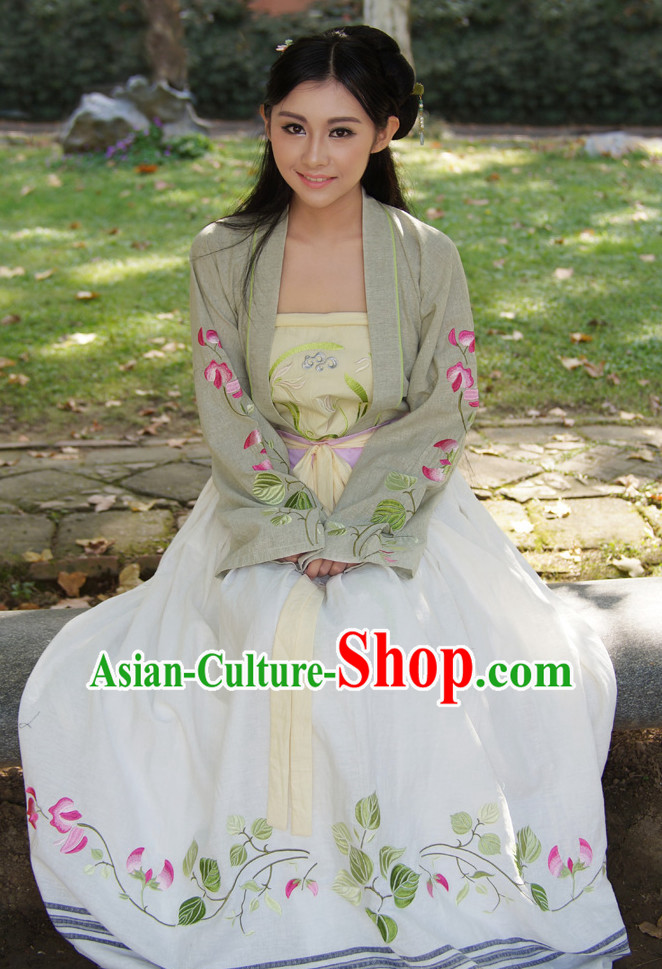 Ancient Chinese Embroidered Flower Traditional Clothes Complete Set for Women