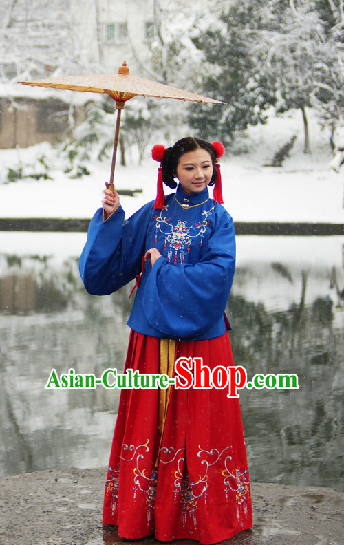 Ancient Chinese Ming Dynasty Winter Noblewoman Clothes and Hair Accessories Complete Set
