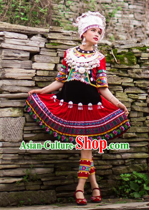 Traditional Chinese Miao Nationality Dancing Costume, Hmong Female Folk Dance Ethnic Pleated Skirt, Chinese Minority Nationality Embroidery Costume for Women
