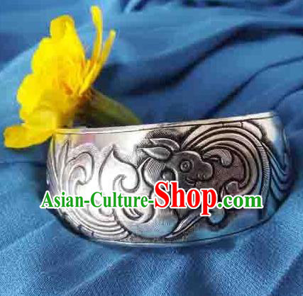 Traditional Chinese Miao Nationality Bracelet, Hmong Folk Wedding Sliver Bracelet, Chinese Minority Nationality Miao Dragon Sliver Bracelet Jewelry Accessories for Women