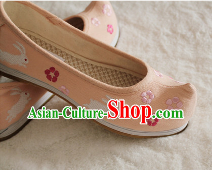 Handmade Chinese Ancient Embroidered Rabbit Princess Shoes for Women and Girls
