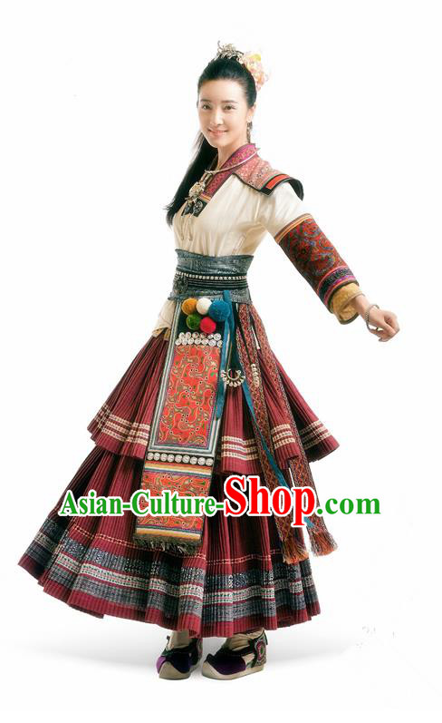 Asian Chinese Tang Dynasty Swordswoman Embroidered Costume and Handmade Headpiece Complete Set