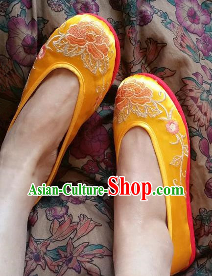 Asian Chinese National Embroidery Peony Wedding Yellow Shoes Handmade Embroidered Shoes, Traditional China Princess Shoes Hanfu Shoe for Women