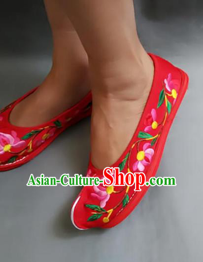 Traditional Chinese National Red Cloth Shoes Embroidered Shoes, China Handmade Shoes Hanfu Embroidery Lotus Shoes for Women