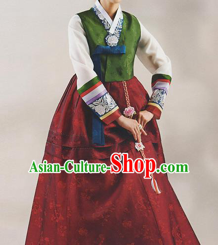 Korean National Handmade Formal Occasions Wedding Bride Clothing Hanbok Costume Embroidered Green Blouse and Red Dress for Women
