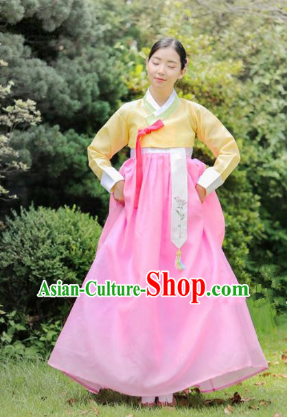 Korean National Handmade Formal Occasions Bride Clothing Hanbok Costume Embroidered Yellow Blouse and Pink Dress for Women