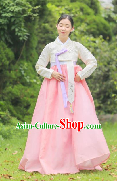 Korean National Handmade Formal Occasions Bride Clothing Hanbok Costume Embroidered Beige Blouse and Pink Dress for Women