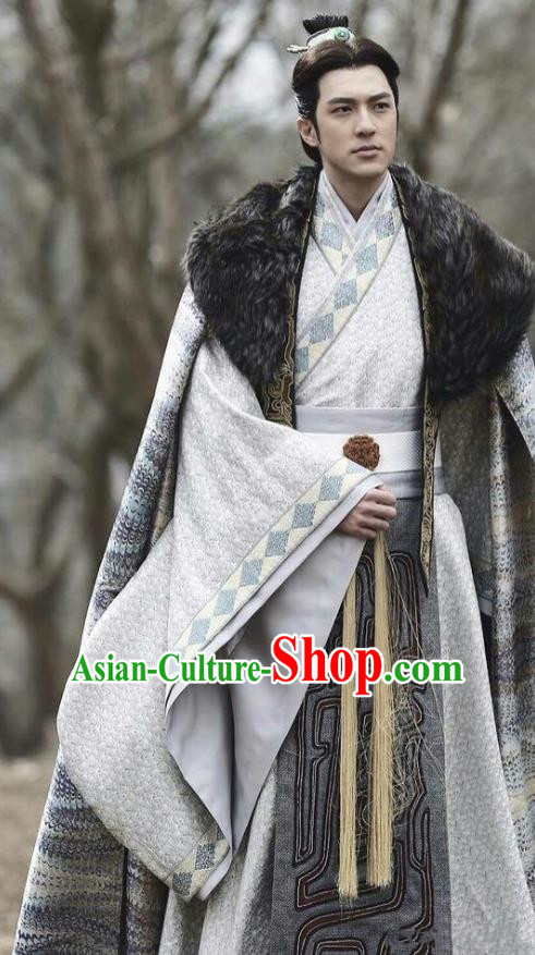 Traditional Chinese Qin Dynasty Nobility Childe Clothing, China Ancient Prince Swordsman Embroidered Costume for Men