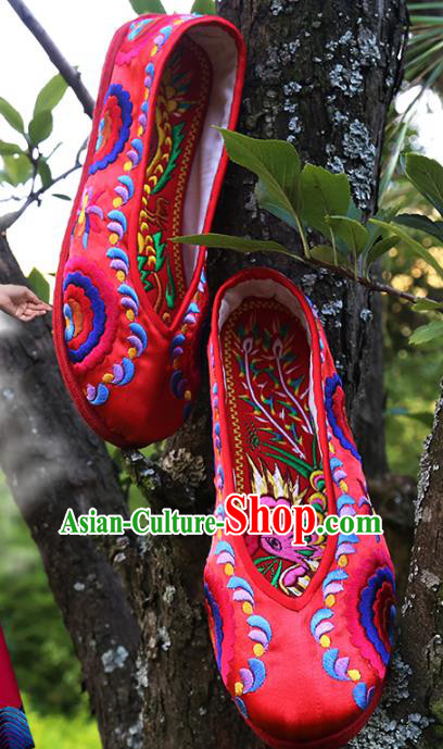 Asian Chinese Traditional Shoes Red Embroidered Shoes, China Peking Opera Handmade Strong Cloth Soles Embroidery Shoe Hanfu Princess Shoes for Women