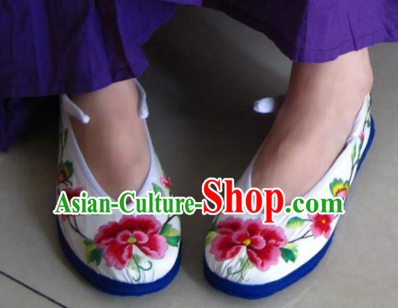 Traditional Chinese Ancient Princess Shoes White Cloth Embroidered Shoes, China Handmade Embroidery Peony Hanfu Shoes for Women