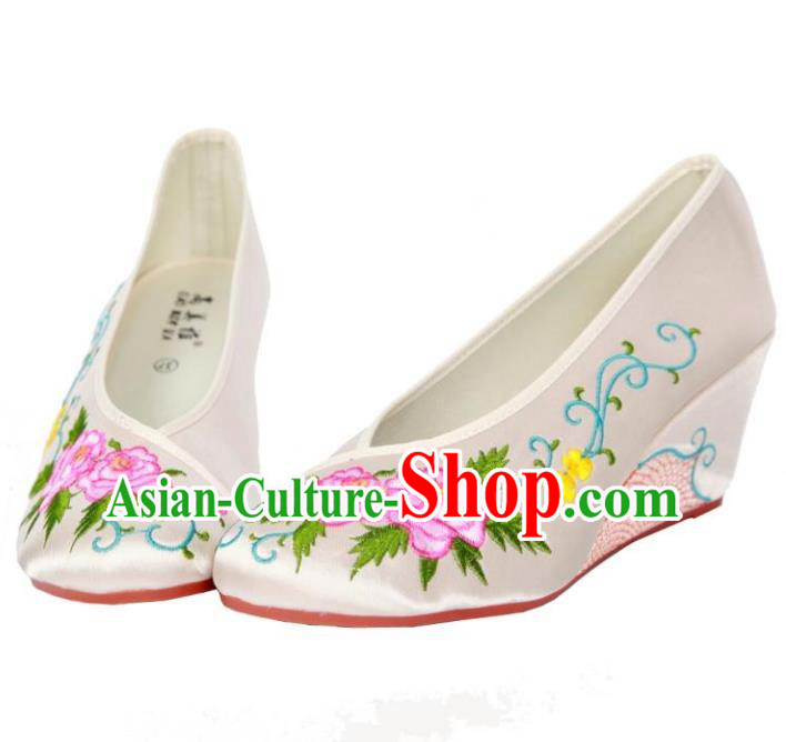Traditional Chinese National Bride White Embroidered Shoes, China Handmade Embroidery Hanfu Wedge-soled Cloth Shoes for Women