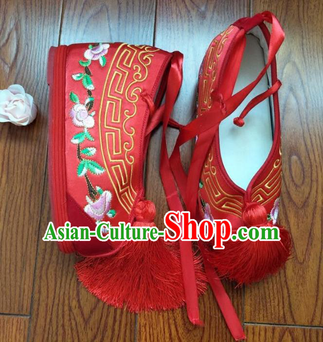 Traditional Chinese Ancient Bride Red Embroidered Shoes, China Peking Opera Handmade Wedding Hanfu Embroidery Shoes for Women