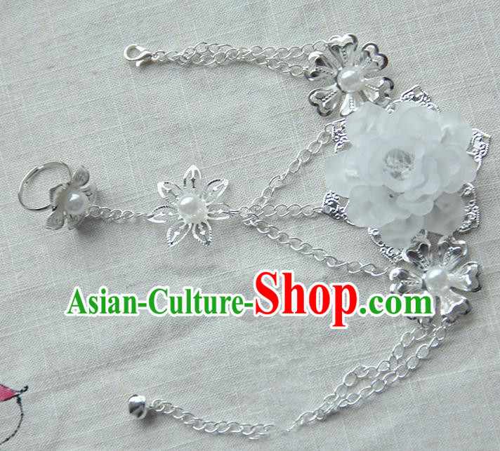 Traditional Handmade Chinese Ancient Princess Classical Accessories Jewellery White Flowers Bracelets Chain Bracelet with Ring for Women