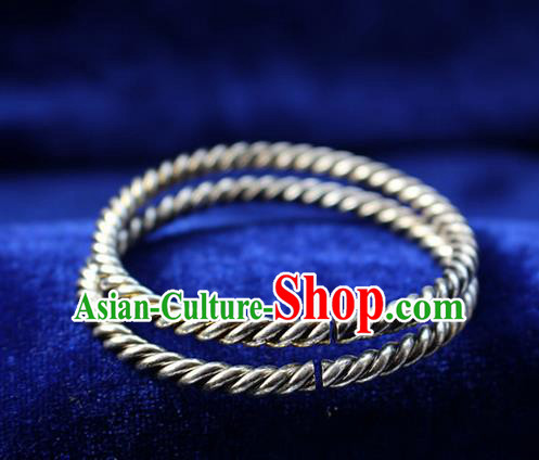 Traditional Chinese Miao Nationality Crafts Jewelry Accessory Bangle, Hmong Handmade Miao Silver Classical Bracelet, Miao Ethnic Minority Silver Bracelet Accessories for Women