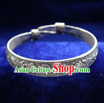 Traditional Chinese Miao Nationality Crafts Jewelry Accessory Bangle, Hmong Handmade Miao Silver Classical Double Fish Bracelet, Miao Ethnic Minority Silver Wide Bracelet Accessories for Women