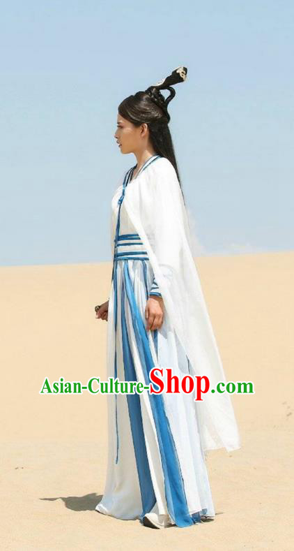 Traditional Ancient Chinese Swordswoman Costume, Chinese Ming Dynasty Chivalrous Woman Dress, Cosplay Chinese Television Drama Vagabondize Heroine Hanfu Trailing Embroidery Clothing for Women