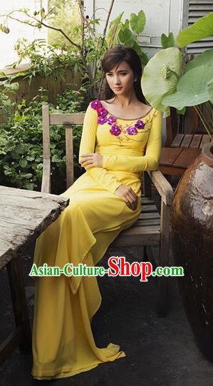 Traditional Top Grade Asian Vietnamese Costumes Classical Queen Yellow Cheongsam, Vietnam National Bride Ao Dai Dress for Women