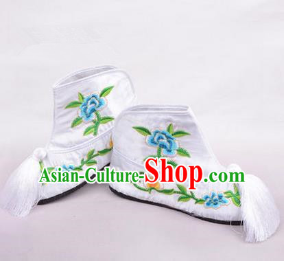 Chinese Ancient Peking Opera Martial Lady Embroidered Boots, Traditional China Beijing Princess Opera White Embroidered Shoes