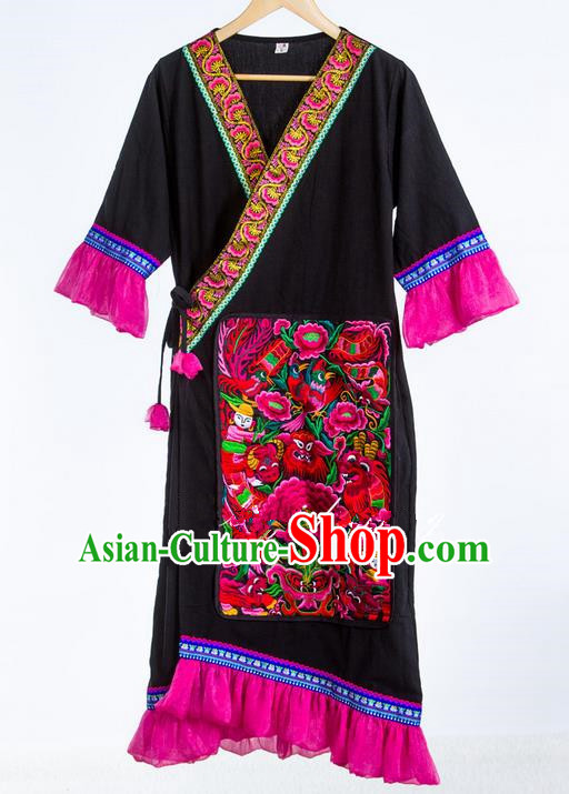 Traditional Chinese National Costume Coat, Elegant Hanfu China Miao Nationality Embroidered Black Cardigan for Women