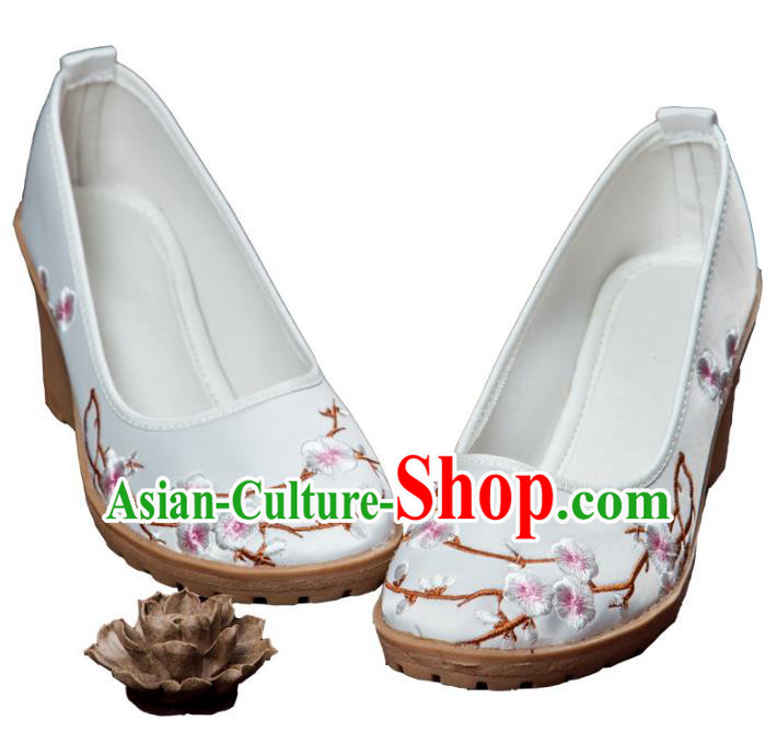 Traditional Chinese Ancient Cloth Shoes, China Princess Satin Shoes Hanfu Handmade Embroidery Plum Blossom White Shoe for Women